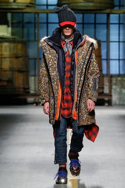 Look 19